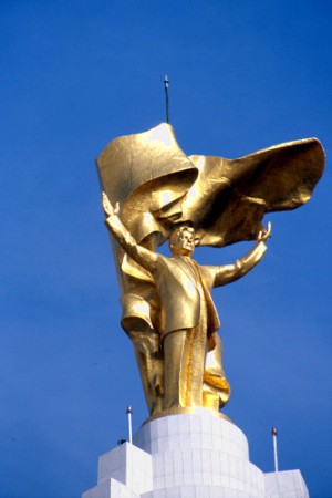 Tower Independence statua di Niyazov